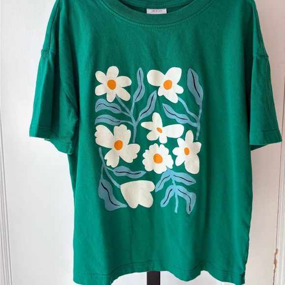 Hanna Andersson | Oversized Floral Graphic Green Shirt | Size 8 - Picture 2 of 6